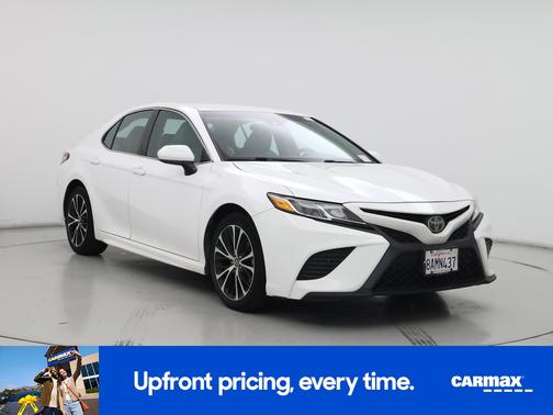 White 2018 Toyota Camry SE