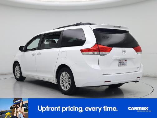 White 2014 Toyota Sienna XLE
