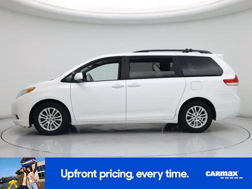 White 2014 Toyota Sienna XLE