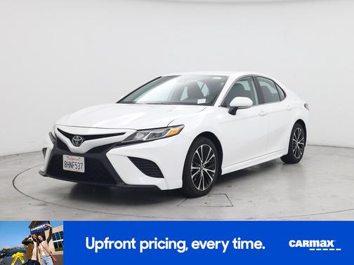 White 2019 Toyota Camry SE