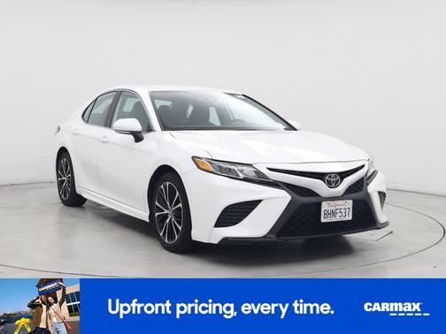 White 2019 Toyota Camry SE