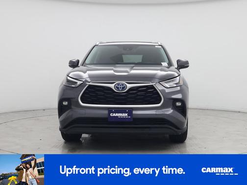 Gray 2023 Toyota Highlander Hybrid XLE