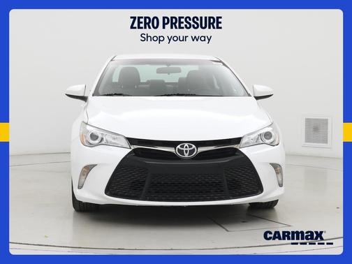 White 2017 Toyota Camry SE
