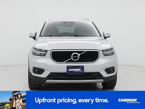 2022 Volvo XC40 T5 Momentum