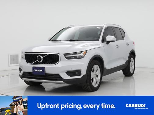 2022 Volvo XC40 T5 Momentum