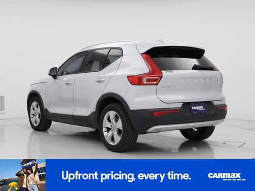 2022 Volvo XC40 T5 Momentum