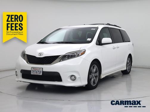 White 2017 Toyota Sienna SE Premium