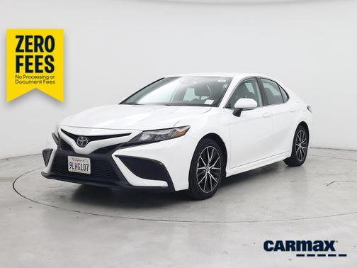 White 2023 Toyota Camry SE