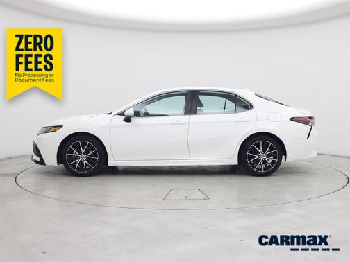 White 2023 Toyota Camry SE