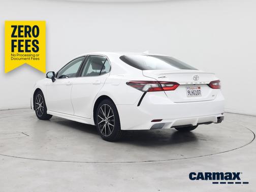 White 2023 Toyota Camry SE