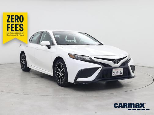 White 2023 Toyota Camry SE