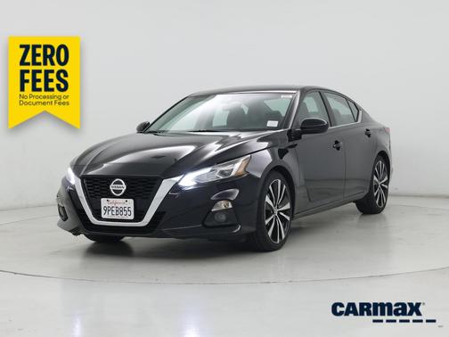 Black 2022 Nissan Altima SR