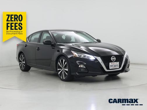 Black 2022 Nissan Altima SR