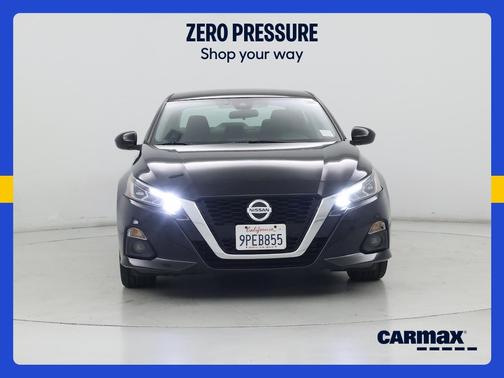 Black 2022 Nissan Altima SR