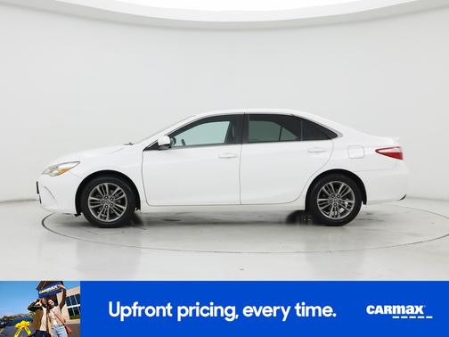 White 2016 Toyota Camry SE