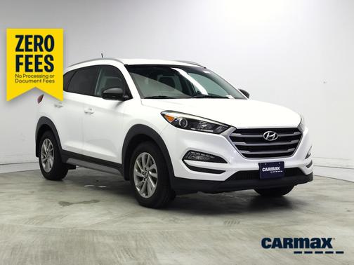 White 2017 Hyundai TUCSON SE