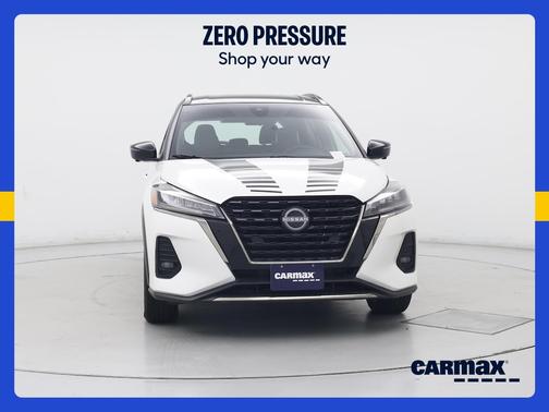 White 2024 Nissan Kicks SR