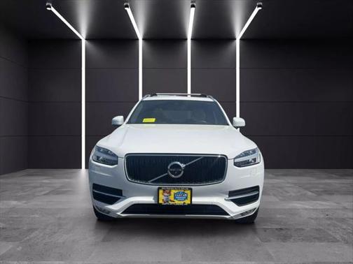 2017 Volvo XC90 T6 Momentum
