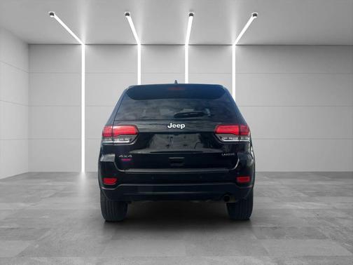 Diamond Black Crystal Pearlcoat 2020 Jeep Grand Cherokee Laredo