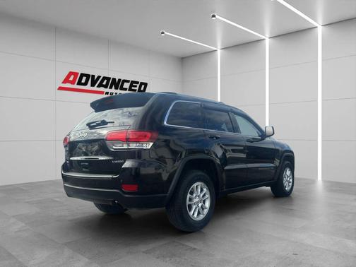 Diamond Black Crystal Pearlcoat 2020 Jeep Grand Cherokee Laredo