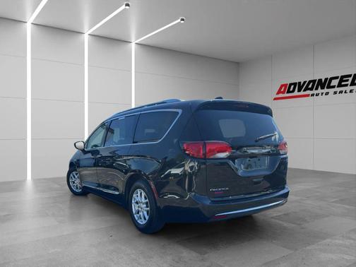 Brilliant Black Crystal Pearlcoat 2020 Chrysler Pacifica Touring L