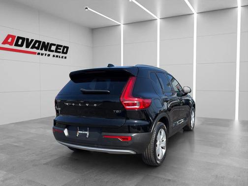 2019 Volvo XC40 T5 Momentum