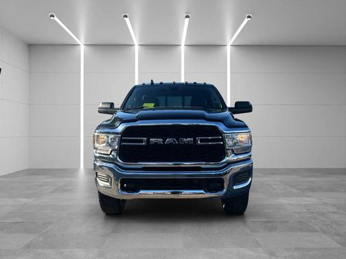 2019 RAM 3500 Tradesman Crew Cab 4x4 6'4' Box