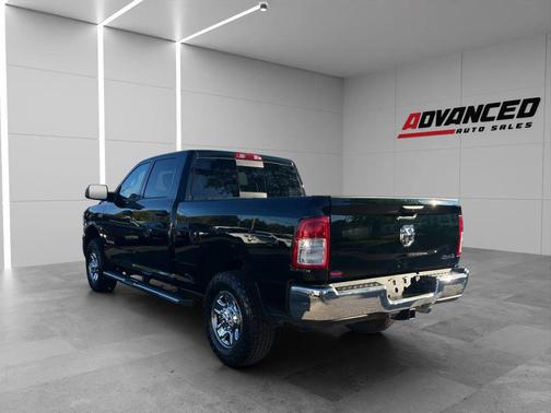 2019 RAM 3500 Tradesman Crew Cab 4x4 6'4' Box