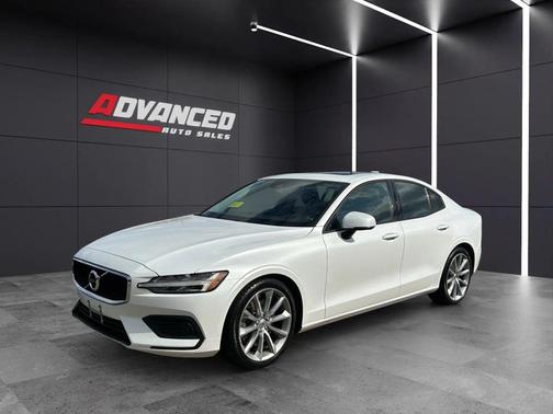 2020 Volvo S60 T6 Momentum