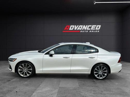 2020 Volvo S60 T6 Momentum