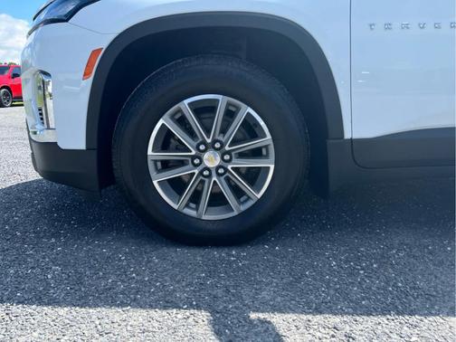 Summit White 2023 Chevrolet Traverse LT Cloth
