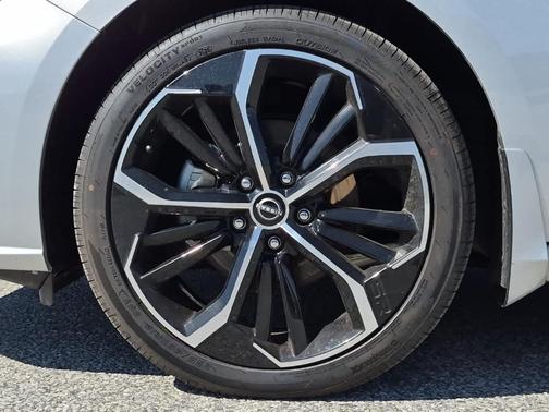 Brilliant Silver Metallic 2024 Nissan Altima 2.5 SR