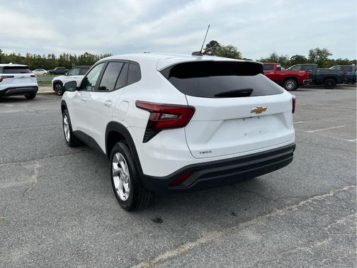 Summit White 2024 Chevrolet Trax LS