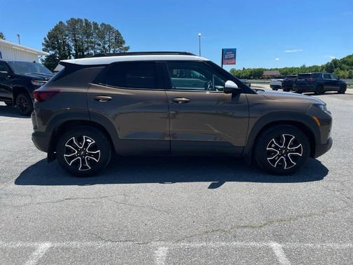 Zeus Bronze Metallic 2022 Chevrolet Trailblazer ACTIV