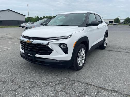 Summit White 2025 Chevrolet Trailblazer LS