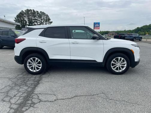 Summit White 2025 Chevrolet Trailblazer LS