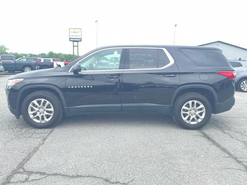 Mosaic Black Metallic 2021 Chevrolet Traverse LS