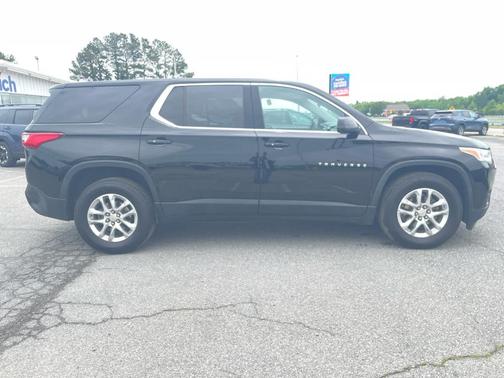 Mosaic Black Metallic 2021 Chevrolet Traverse LS