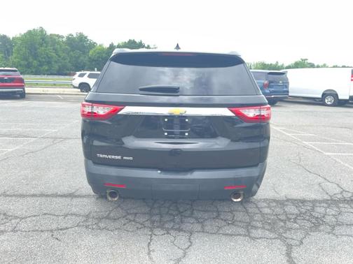 Mosaic Black Metallic 2021 Chevrolet Traverse LS