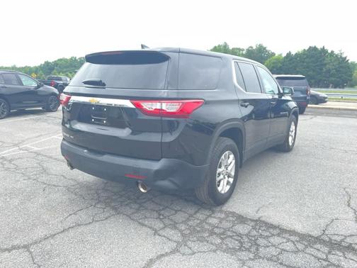 Mosaic Black Metallic 2021 Chevrolet Traverse LS