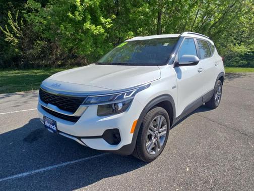Snow White Pearl 2023 Kia Seltos S