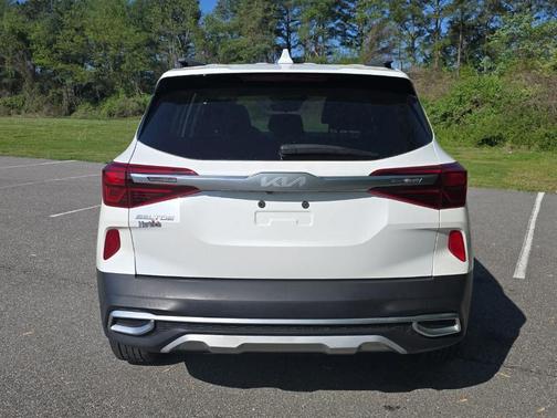 Snow White Pearl 2023 Kia Seltos S