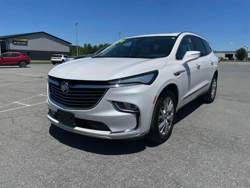 White Frost Tri-Coat 2024 Buick Enclave Essence