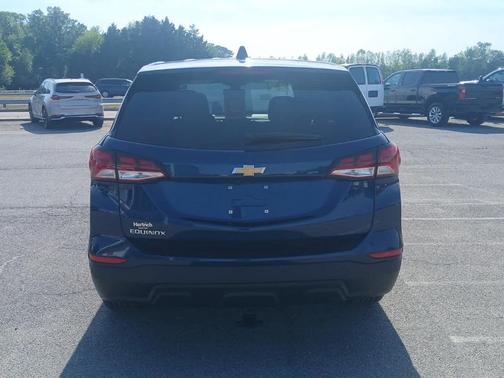 Blue Glow Metallic 2022 Chevrolet Equinox LS
