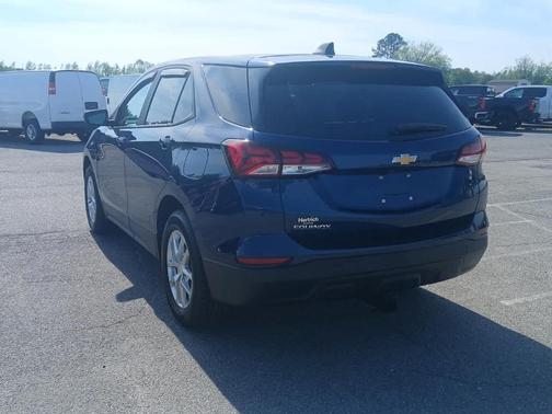 Blue Glow Metallic 2022 Chevrolet Equinox LS