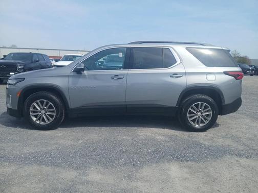 Sterling Gray Metallic 2023 Chevrolet Traverse LT Cloth