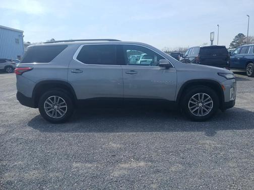 Sterling Gray Metallic 2023 Chevrolet Traverse LT Cloth