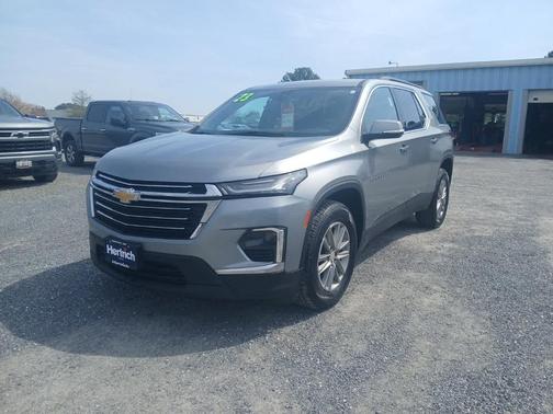 Sterling Gray Metallic 2023 Chevrolet Traverse LT Cloth