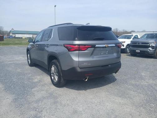 Sterling Gray Metallic 2023 Chevrolet Traverse LT Cloth
