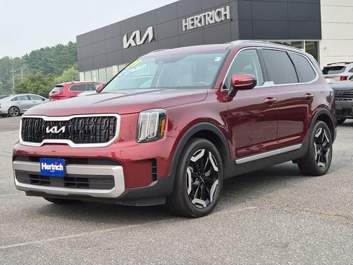 Red 2023 Kia Telluride EX
